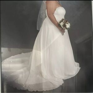 Elegant White Strapless Wedding Dress
